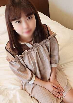 FC2-PPV-1694535 【後輩くん⑤】公園で拾ったロリっ娘とガチで生中！デカチンポにしゃぶりつくエグいフェラ顔がイケてます(笑)