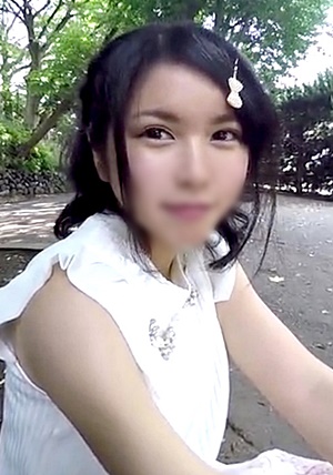 FC2-PPV-1607293 【ロリ】もえ(18)部活一筋！剣道二段の純情娘は超むっつりドスケベ☆車内で発情！竹刀を握ってた可愛いお手でチンポ掴んで喉奥ふぇら。勃起チンポで突き突き突き～大量潮吹きまくり【レビュー特典有】【特価販売