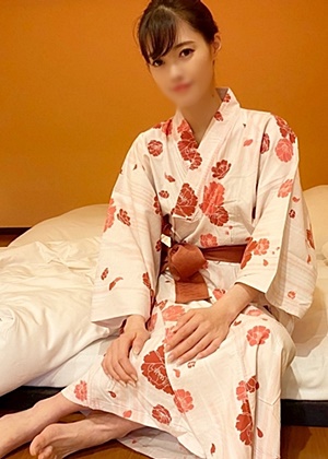 FC2-PPV-1619785 限定数１０００ＰＴオフ！【初登場１位のあのＦcup美魔女妻と淫らな不倫温泉旅行】旦那の知らない所で本気で愛し合う浴衣美人妻と一晩中孕ませＳＥＸ！ガチエロな美魔女妻をご堪能ください。