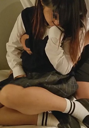 FC2-PPV-1564284 2日限定【個撮】県立普通科③髪をおろした少女が放課後2人のおじさんに犯される