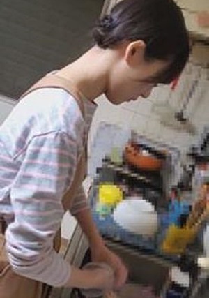 FC2-PPV-1548701 【個人】実家に逃げた奥さん、○○を吸わされて…他人棒に犯され声を抑えきれず乱れる。