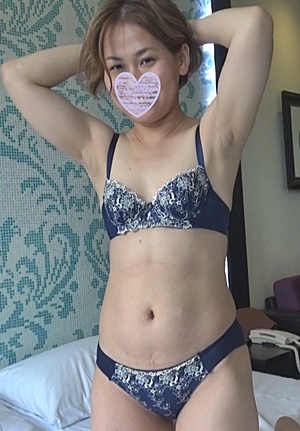 FC2-PPV-1548487 【個人撮影】天然ゆるふわ素人奥様あきほさんに生ハメ大量中出し！