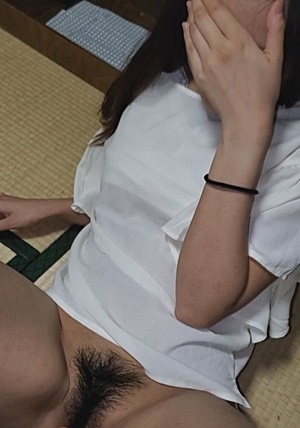 FC2-PPV-1516317 限定【個人】旦那には内緒の借金のため他人棒に犯され中出しされる若妻