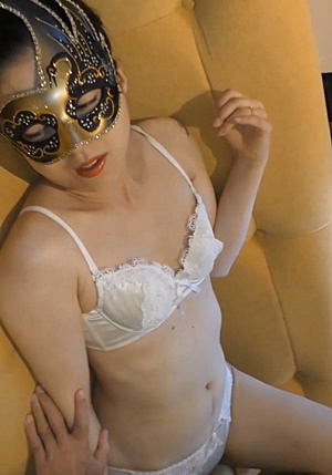 FC2-PPV-1495274 【個人撮影】43歳熟女妻の体は熟れ尽くした後の輝きに満ちて　丁寧な愛撫と相まって突き抜けた恍惚を感じてる・・・