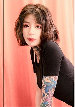 MD0081 床下閨蜜變態室友強制作愛-艾秋