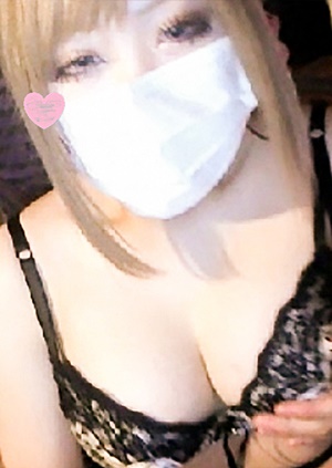 FC2-PPV-1490587 【顔出し】【無修正】ガールズバー勤務の20歳ギャルが経済的に困って出演してくれました。セックス大好き♪と自分から言うだけあってエロさ爆発！