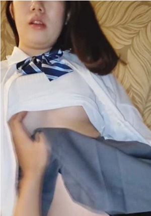 FC2-PPV-2075932 【個撮】県立普通科③いじめられっ子と再会。おじさんと強制で円光を同級生に強要される少女に無断で子宮に大量の精子を注いで孕ませ性行為。