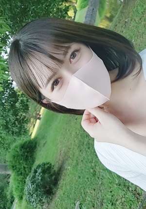 FC2-PPV-2225938 個数限定！【無修正】美容クリニックの受付嬢を庭園で野外猥褻・・・密室に連れ込み美肌に包まれた上品な身体に中出し！！